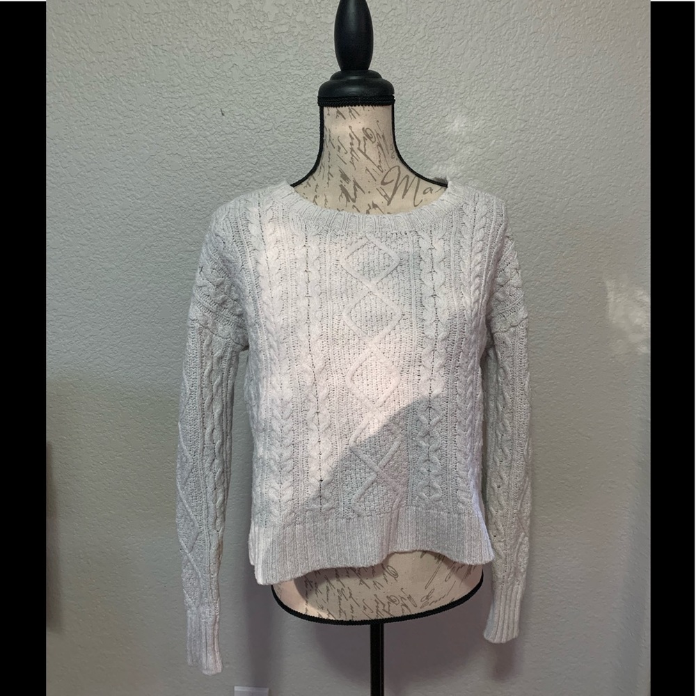 Juniors beige Sweater by American Eagle. Sz Small